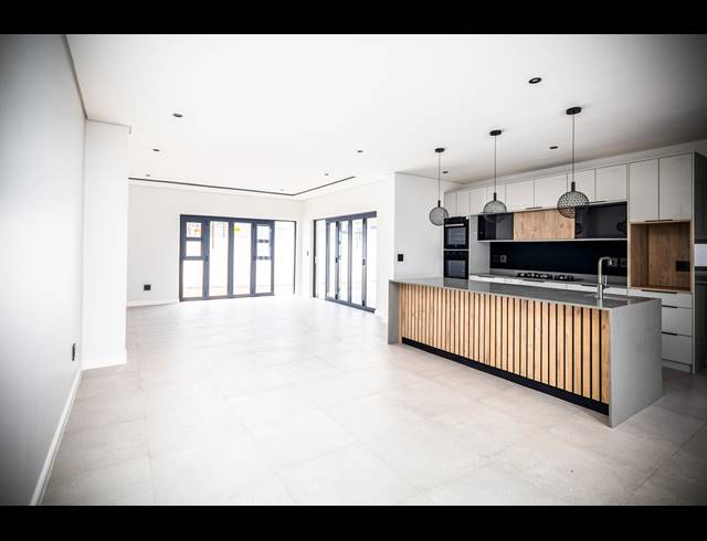 4 BEDROOM FREEHOLD FOR SALE IN SANDOWN